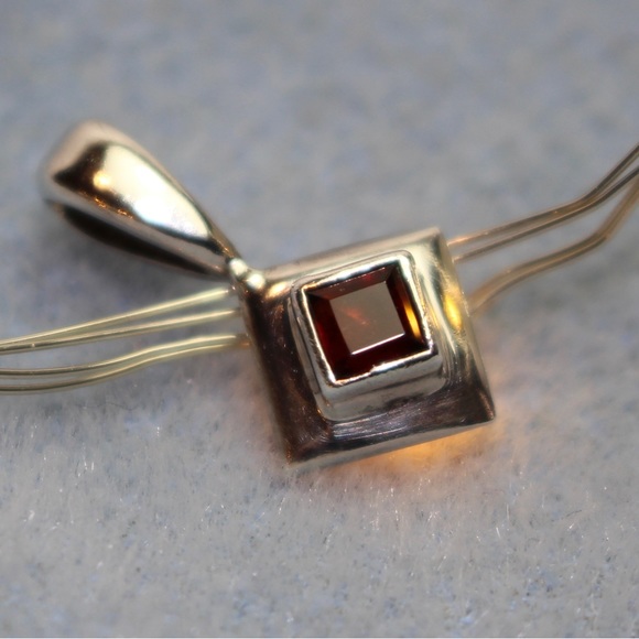 Garnet and silver pendant - Picture 6 of 11